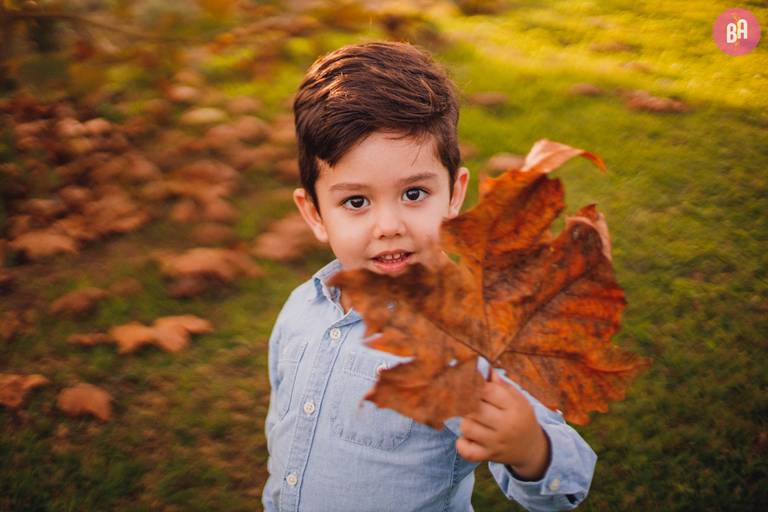 Fotografa Familia Curitiba - Ensaio externo Outono Canaleta bosque 