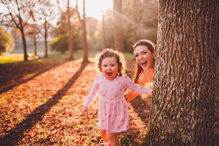 Fotografa Familia Curitiba - Ensaio externo Outono Canaleta bosque 