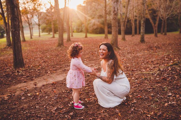 Fotografa Familia Curitiba - Ensaio externo Outono Canaleta bosque 