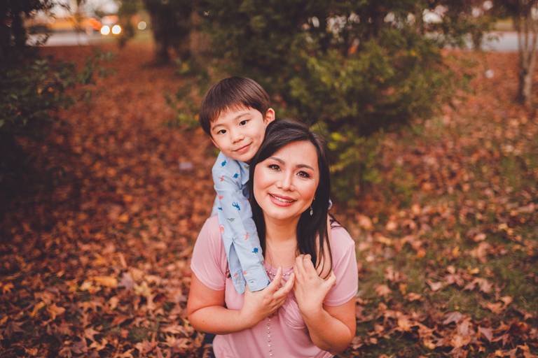 Fotografa Familia Curitiba - Ensaio externo Outono Canaleta bosque 