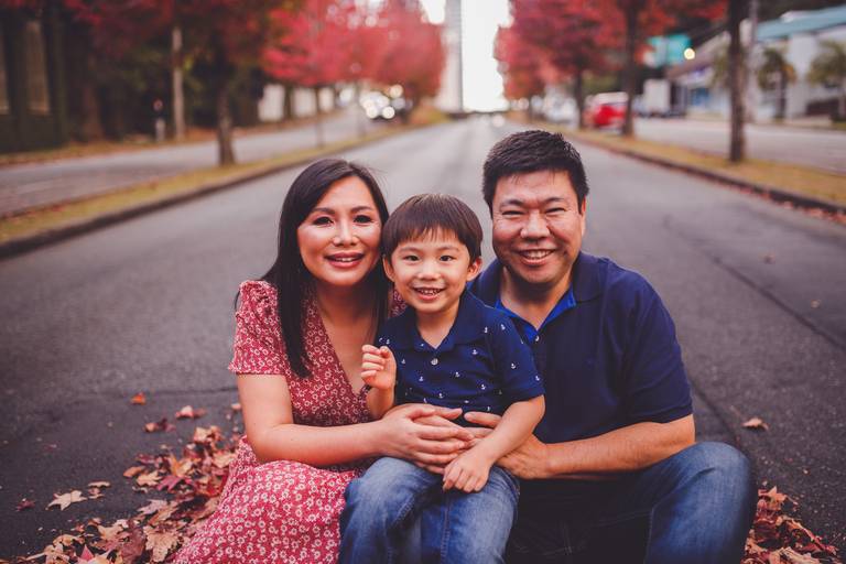 Fotografa Familia Curitiba - Ensaio externo Outono Canaleta bosque 