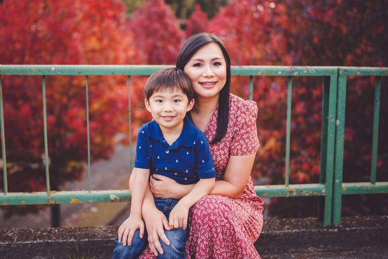 Fotografa Familia Curitiba - Ensaio externo Outono Canaleta bosque 