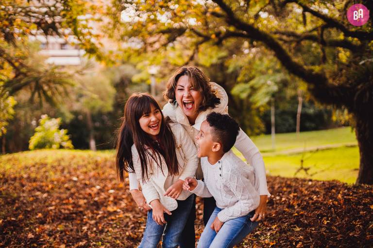 Fotografa Familia Curitiba - Ensaio externo Outono Canaleta bosque 