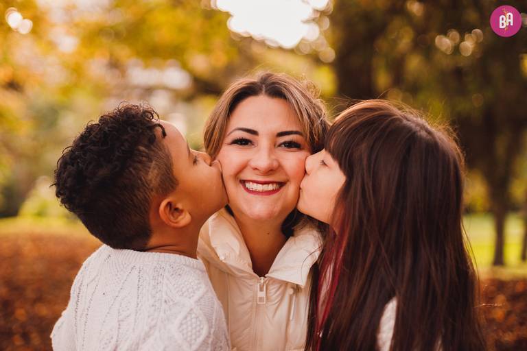 Fotografa Familia Curitiba - Ensaio externo Outono Canaleta bosque 