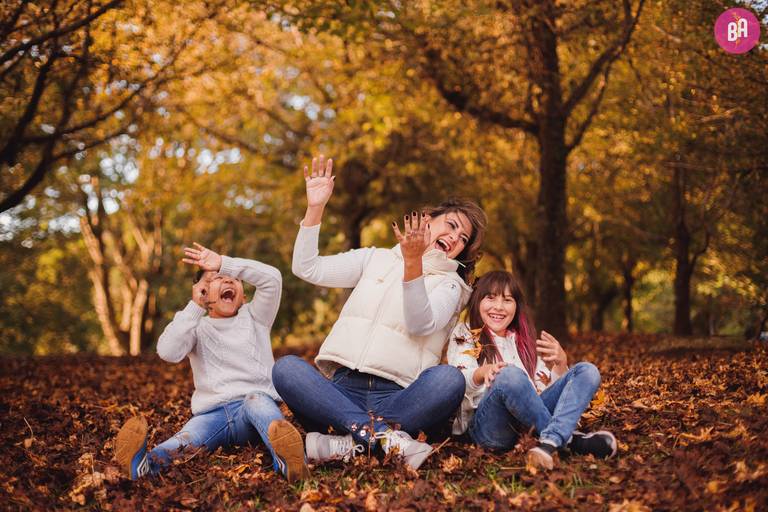 Fotografa Familia Curitiba - Ensaio externo Outono Canaleta bosque 