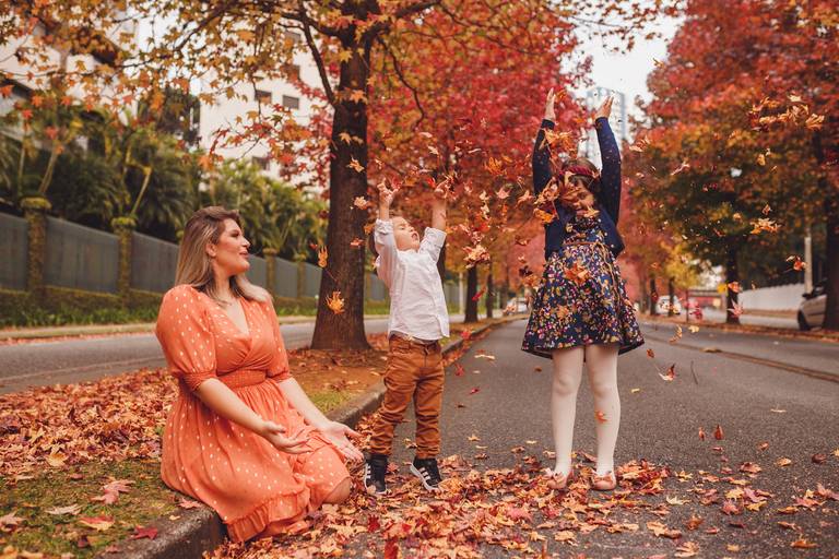 Fotografa Familia Curitiba - Ensaio externo Outono Canaleta bosque 