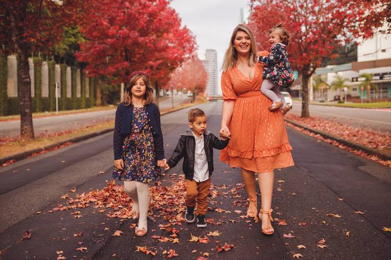 Fotografa Familia Curitiba - Ensaio externo Outono Canaleta bosque 