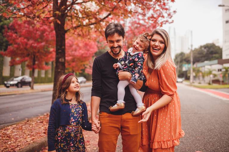 Fotografa Familia Curitiba - Ensaio externo Outono Canaleta bosque 