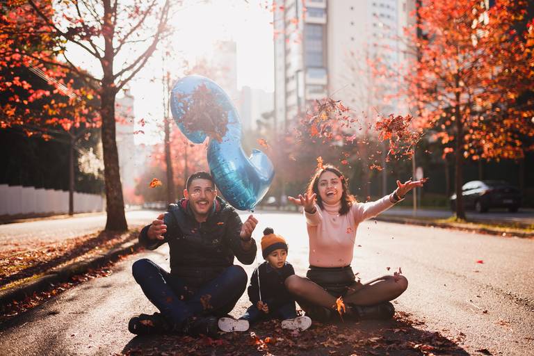 Fotografa Familia Curitiba - Ensaio externo Outono Canaleta bosque 