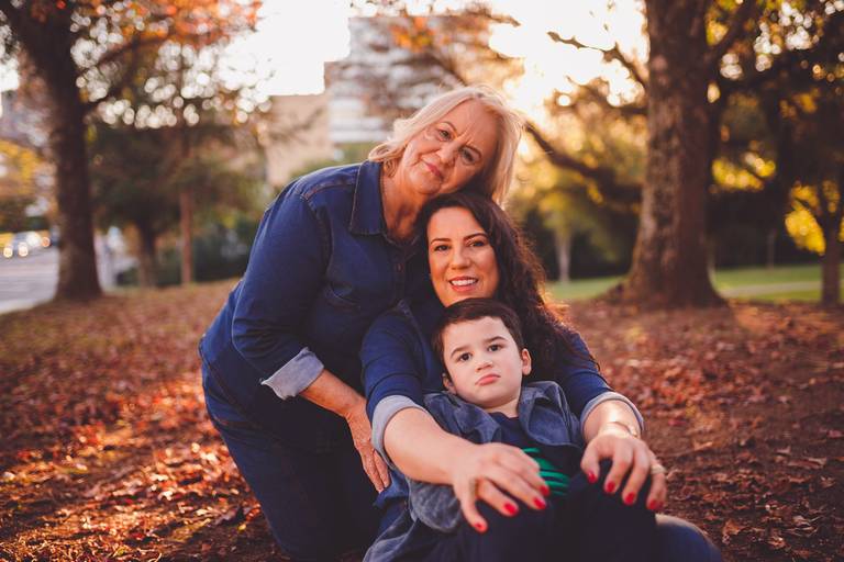 Fotografa Familia Curitiba - Ensaio externo Outono Canaleta bosque 
