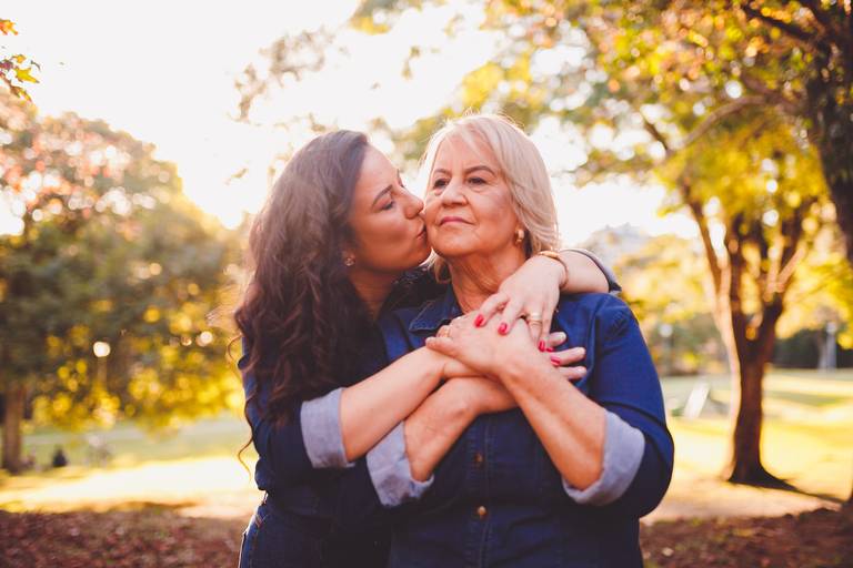 Fotografa Familia Curitiba - Ensaio externo Outono Canaleta bosque 