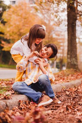 Fotografa Familia Curitiba - Ensaio externo Outono Canaleta bosque 
