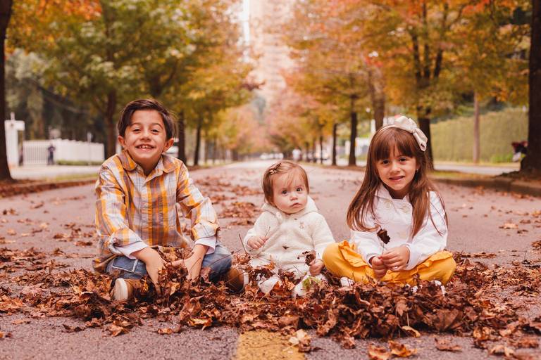 Fotografa Familia Curitiba - Ensaio externo Outono Canaleta bosque 