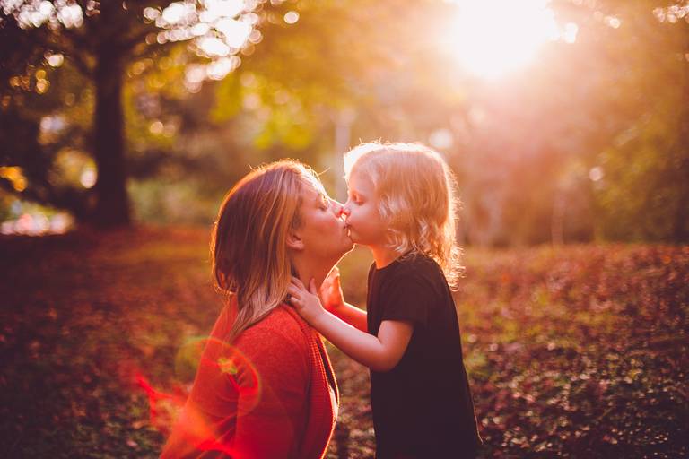 Fotografa Familia Curitiba - Ensaio externo Outono Canaleta bosque 