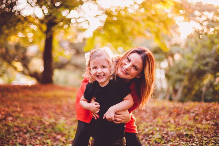 Fotografa Familia Curitiba - Ensaio externo Outono Canaleta bosque 
