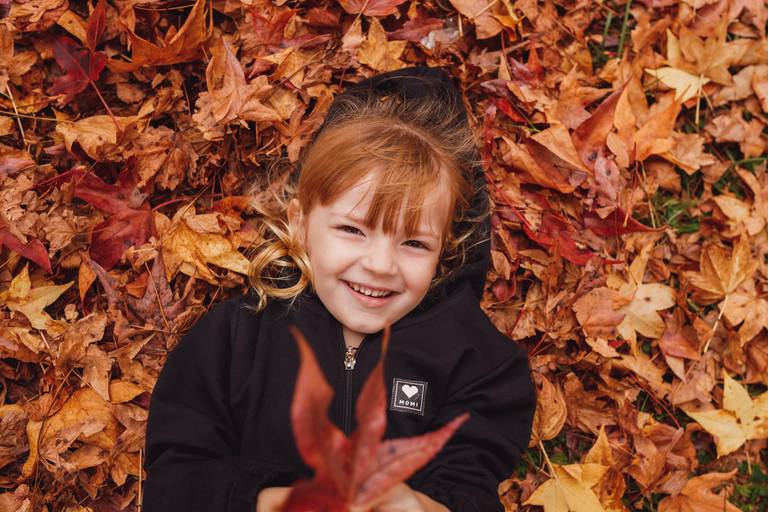 Fotografa Familia Curitiba - Ensaio externo Outono Canaleta bosque 