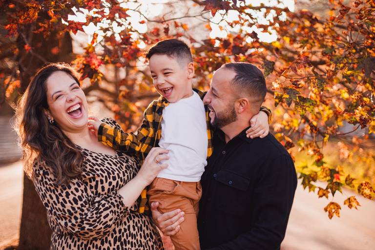 Fotografa Familia Curitiba - Ensaio externo Outono Canaleta bosque 