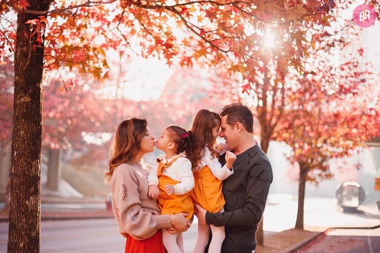 Fotografa Familia Curitiba - Ensaio externo Outono Canaleta bosque 