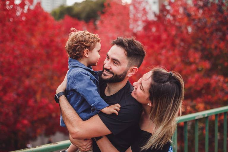 Fotografa Familia Curitiba - Ensaio externo Outono Canaleta bosque 