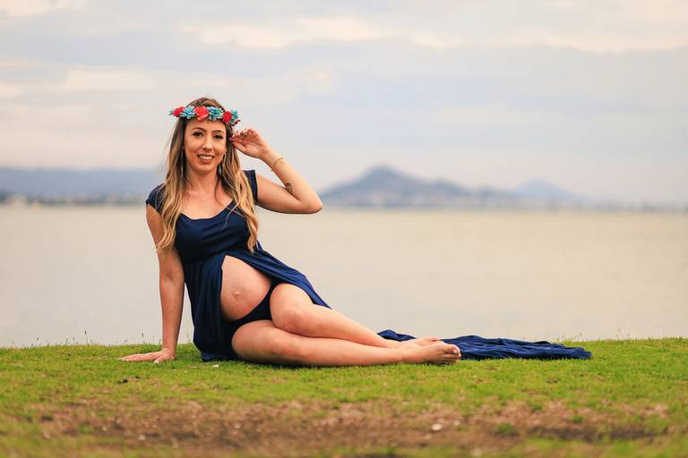 Fotografia - Ensaio Fotográfico  Gestante, feito na praia da Ponta do Sambaqui em Florianópolis no norte da ilha.