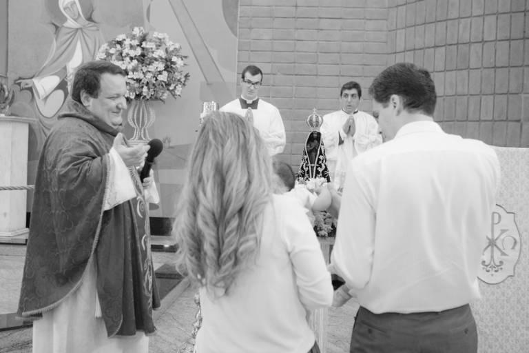 consagração à nossa senhora de aparecida durante batismo realizado na Paróquia Verbo Divino, Chácara Santo Antonio, Morumbi, Zona Sul, São Paulo 