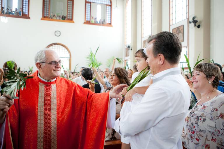 benção do padre, domingo de ramos, batismo com 3 anos, batismo criança grande, batizado realizado Paróquia Nossa Senhora de Fátima da Vila Leopoldina, Zona Oeste, São Paulo