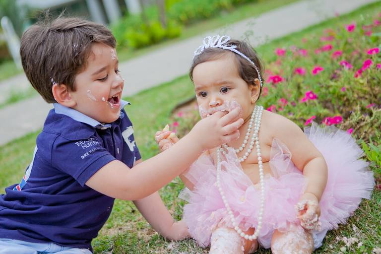smash the cake de menina, irmão, decoração smash the cake clean, bolo rosa, cake smash, smash the cake no parque villa lobos, zona oeste, pinheiros, são paulo,
