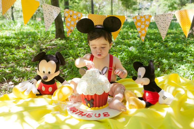 smash the cake de menino, decoração smash the cake mickey, bolo cupcake, cake smash, smash the cake no parque villa lobos, zona oeste, pinheiros, são paulo,