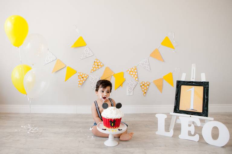 smash the cake de menino, mickey, bolo cupcake do mickey, cake smash, smash the cake em estúdio, estúdio em alphaville, barueri, santana de parnaiba, são paulo