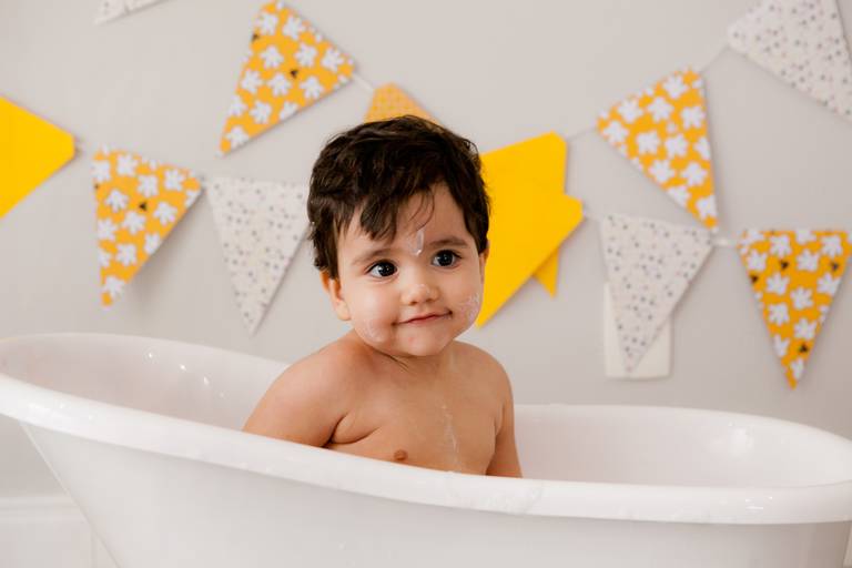 clean up, banho, smash the cake de menino, mickey, bolo cupcake do mickey, cake smash, smash the cake em estúdio, estúdio em alphaville, barueri, santana de parnaiba, são paulo