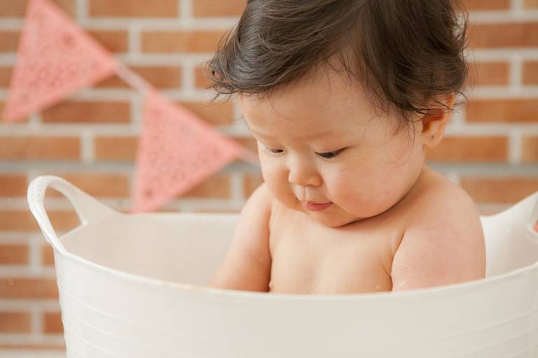 banho, clean up, smash the cake de menina, decoração smash the cake clean, bolo rosa, cake smash, smash the cake em casa, brooklyn, zona sul, são paulo