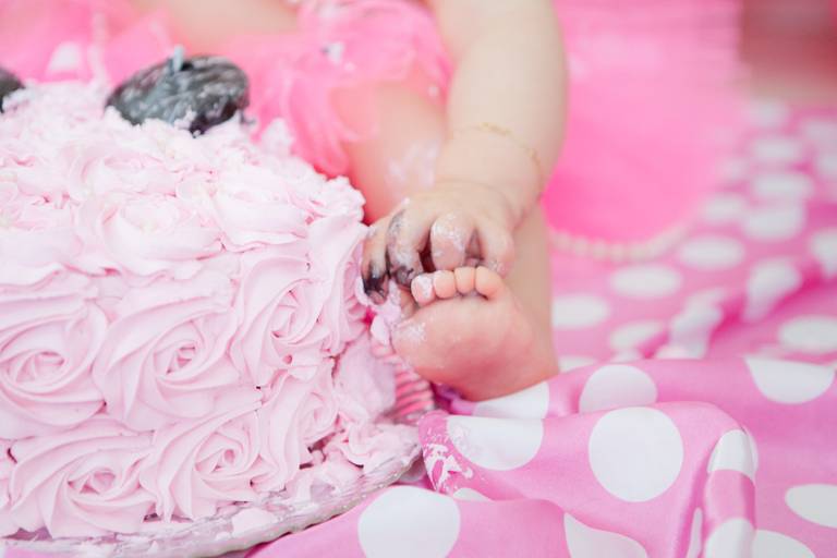  smash the cake de menina, decoração smash the cake minnie, bolo rosa, cake smash, smash the cake em casa, parque continental, parque dos principes, osasco, zona oeste, são paulo