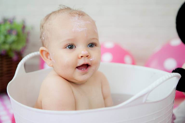 banho, clean up, smash the cake de menina, decoração smash the cake minnie, bolo rosa, cake smash, smash the cake em casa, parque continental, parque dos principes, osasco, zona oeste, são paulo