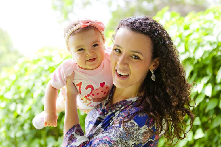 mãe e filha durante ensaio de família no Parque Villa Lobos, Pinheiros, Zona Oeste, São Paulo