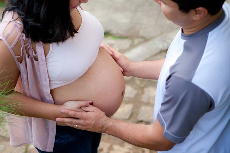 close casal num ensaio de gestante no Jardim Botânico em São Paulo 