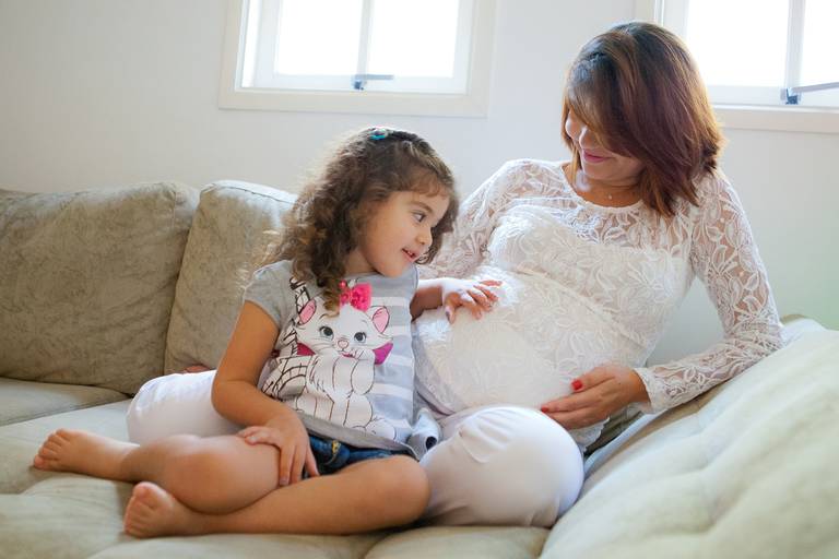  ensaio de gestante com filhos em residência na Granja Vianna, ensaio de gravida na Granja Vianna