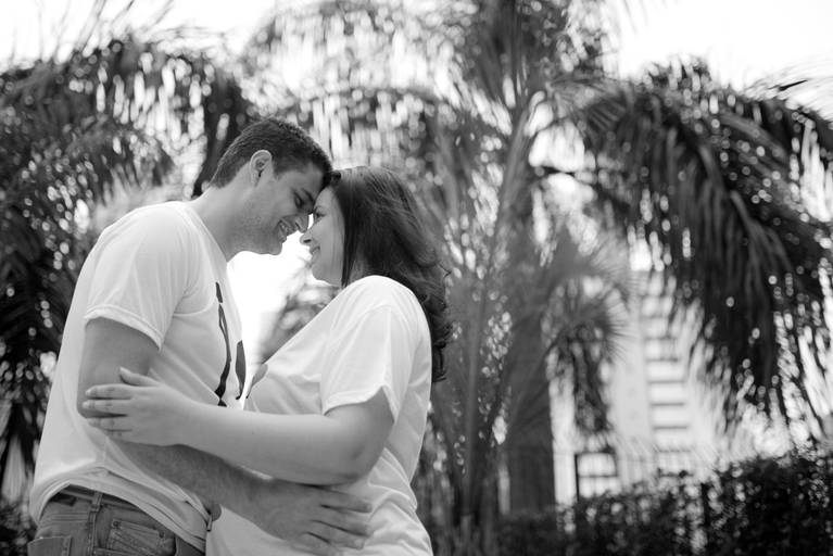  casal num ensaio de gestante em residência em Moema, São Paulo.