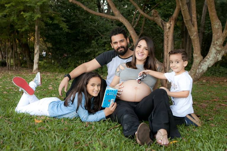  ensaio de gestante com filhos no Parque Villa-Lobos em São Paulo