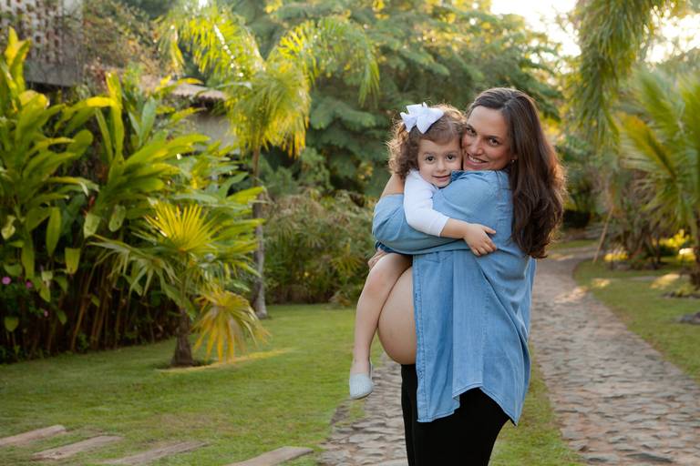  ensaio de gestante com filhos em residência em Moema, São Paulo.