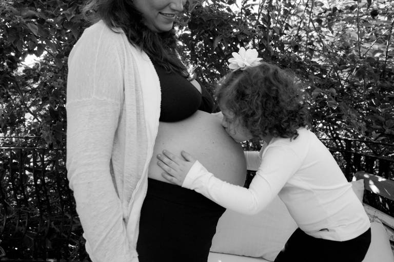  ensaio de gestante com filhos em residência em Moema, São Paulo.