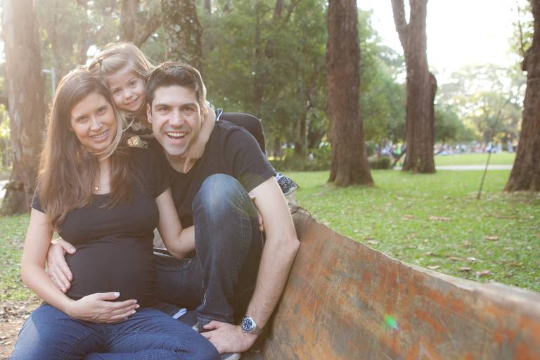 família em ensaio de gestante com filhos no Parque Ibirapuera em São Paulo. 