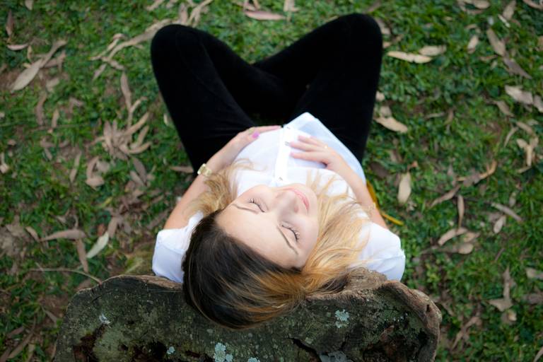 mulher grávida num ensaio de gestante no Parque Ibirapuera em São Paulo 