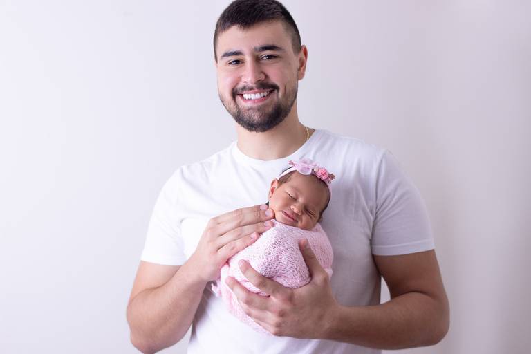 pai e filha em fotos no estudio elisoliveirafotografia