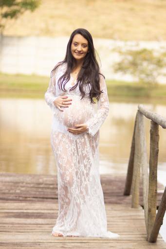 gestante em pose para ensaio fotografco