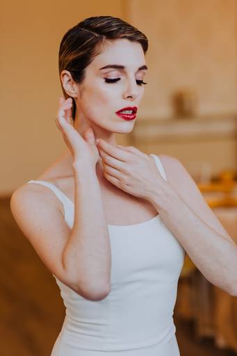 Maquilhagem de noiva, retrato de noiva, noiva arrojada, noiva com cabelo curto