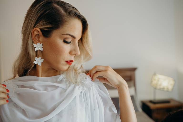 noiva batom vermelho