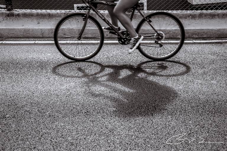 carnaval de rua são paulo pessoas prédios fantasias olhares alegria tristeza álcool bicicleta passeio ciclismo crianças domingo