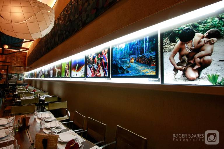 mesa buffet jantar taças cristal talheres flores meia luz romântismo casamento bodas fotos exposição itaim bibi