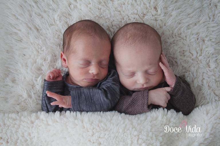FOTOGRAFIA NEWBORN GÊMEOS CAXIAS DO SUL