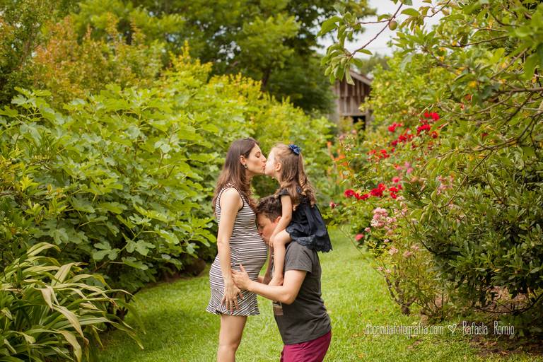 FOTO BOOK GESTANTE BEIJO FAMÍLIA GARIBALDI-RS